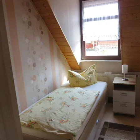 Zur Quelle Guest house *