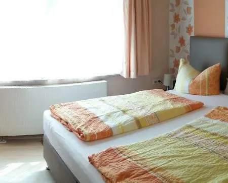 Zur Quelle Guest house *