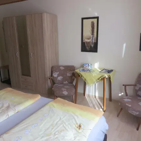 Zur Quelle Guest house *