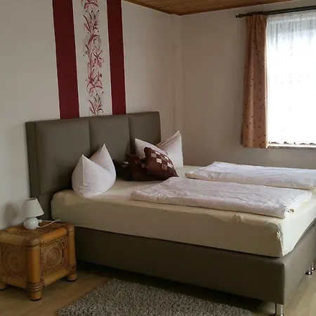 Zur Quelle Guest house *